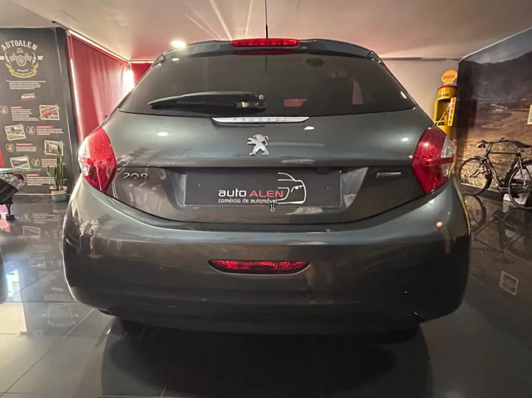 Peugeot 208 2014 - 9500 EUR, 220749 km - 220749km - foto 5 de 18