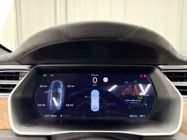 Tesla Model S 2017 - 18000 EUR, 250000 km - AUTO.MOTO.pt - 250000km - foto 23 de 24