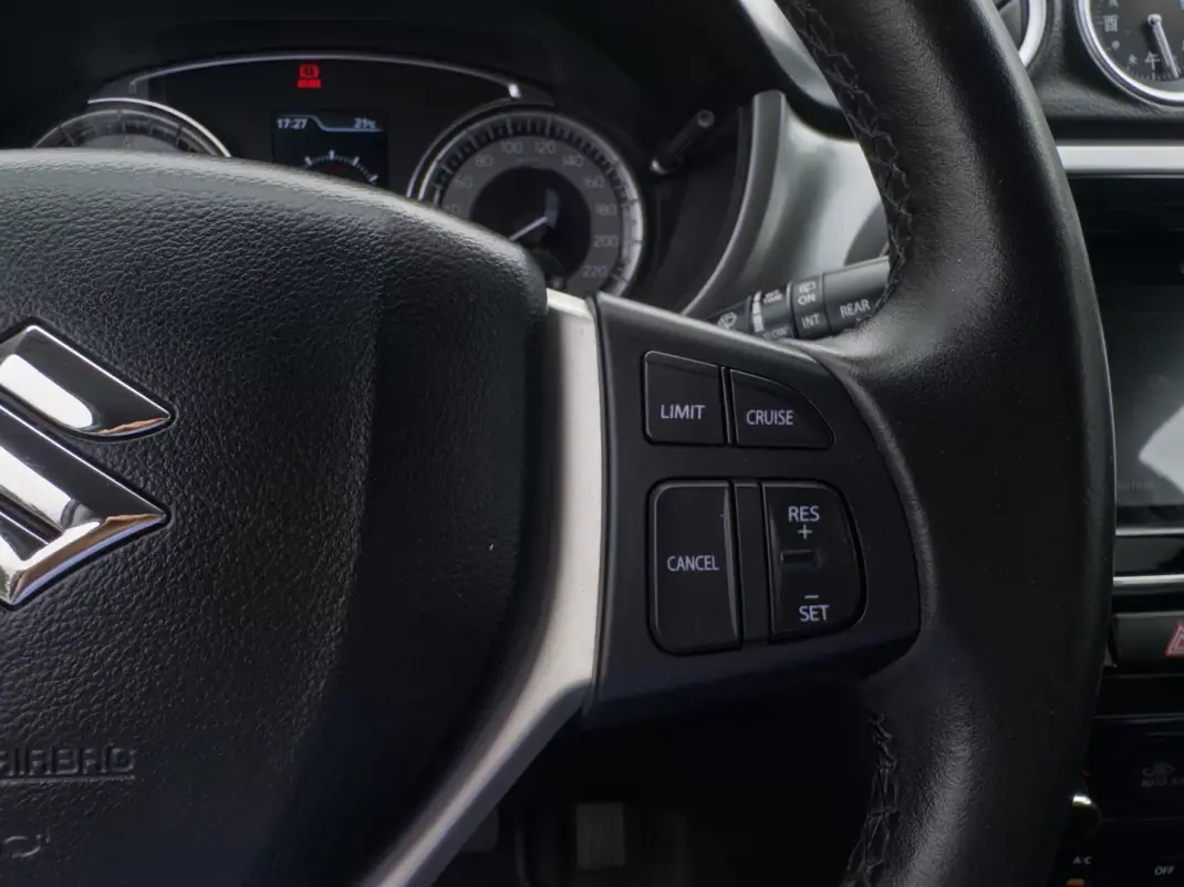 Suzuki Vitara 2019 - 15990 EUR, 77000 km - AUTO.MOTO.pt - 77000km - foto 17 de 32