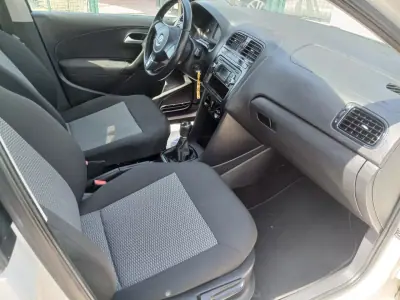 Volkswagen Polo 2014 - 7750 EUR, 153371 km - AUTO.MOTO.pt - 153371km - foto 25 de 27