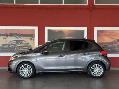 Peugeot 208 2018 - 12990 EUR, 96669 km - AUTO.MOTO.pt - 96669km - foto 6 de 21