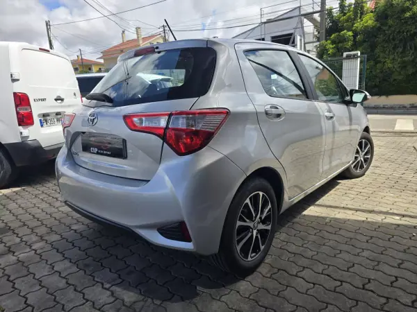 Toyota Yaris 2020 - 13490 EUR, 130000 km - AUTO.MOTO.pt - 130000km - foto 2 de 14