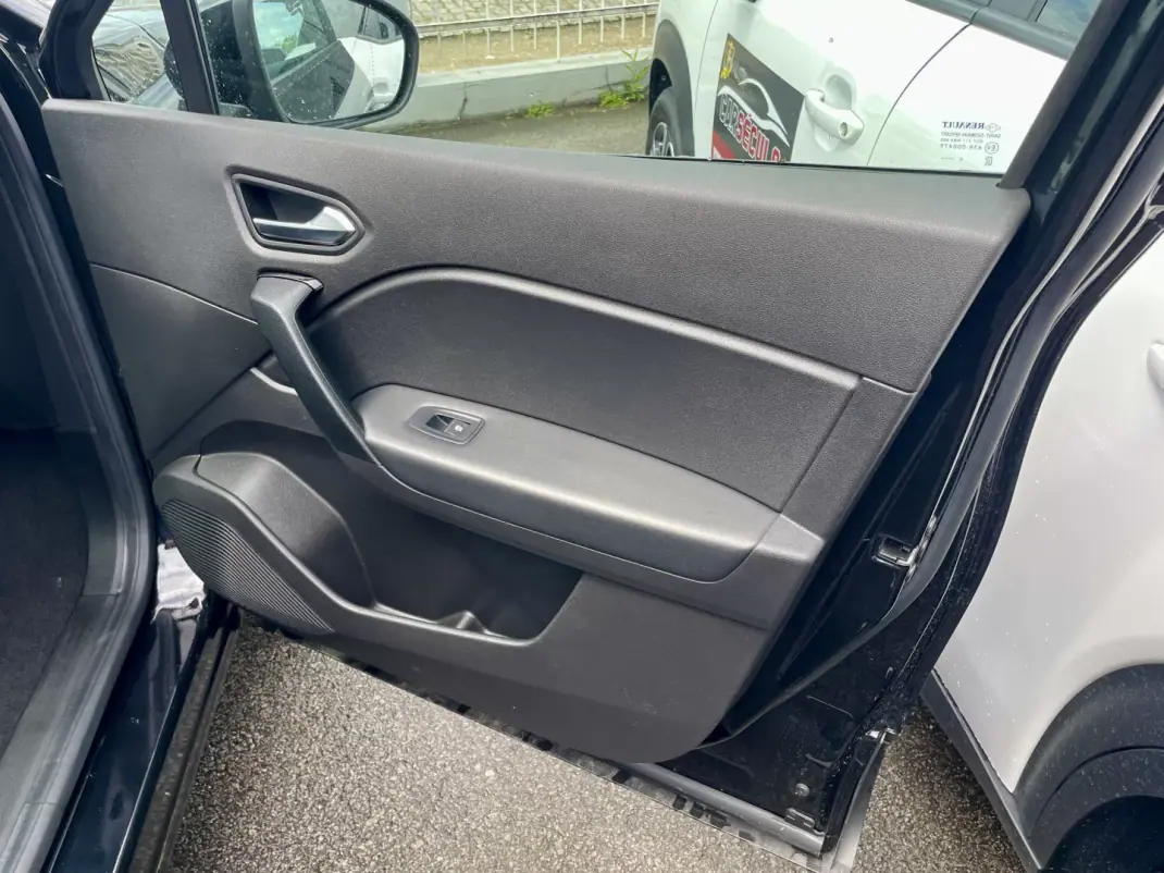 Renault Captur 2020 - 15750 EUR, 92616 km - AUTO.MOTO.pt - 92616km - foto 26 de 27