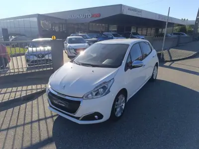 Peugeot 208 2017 - 11500 EUR, 81000 km - AUTO.MOTO.pt - 81000km - foto 2 de 24