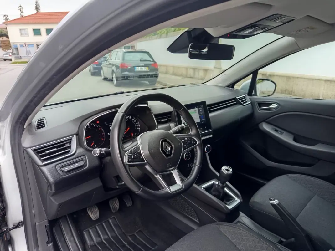Renault Clio 2019 - 12990 EUR, 117032 km - AUTO.MOTO.pt - 117032km - foto 12 de 16