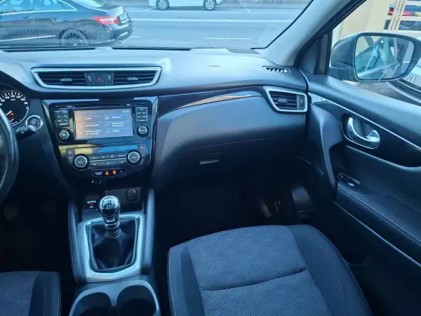 Nissan Qashqai 2015 - 12900 EUR, 138773 km - AUTO.MOTO.pt - 138773km - foto 32 de 39