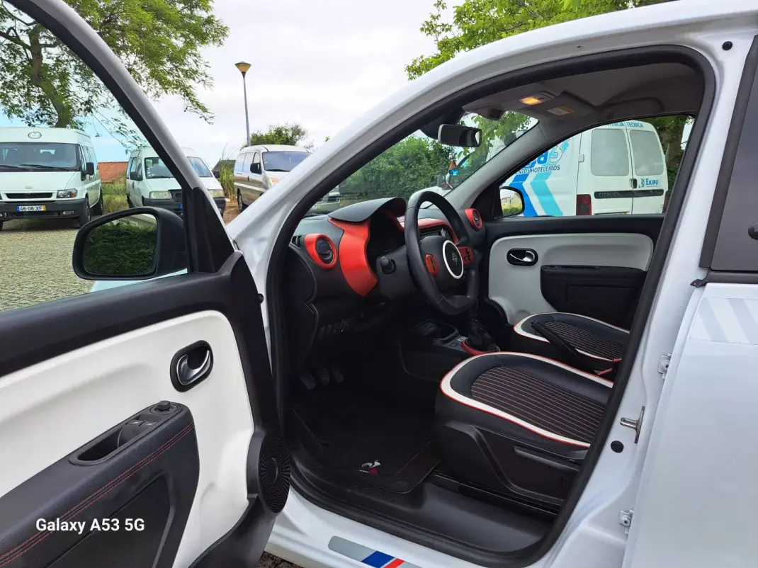 Renault Twingo 2020 - 11990 EUR, 54214 km - AUTO.MOTO.pt - 54214km - foto 9 de 23