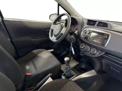 Toyota Yaris 2014 - 11990 EUR, 107000 km - AUTO.MOTO.pt - 107000km - foto 8 de 12