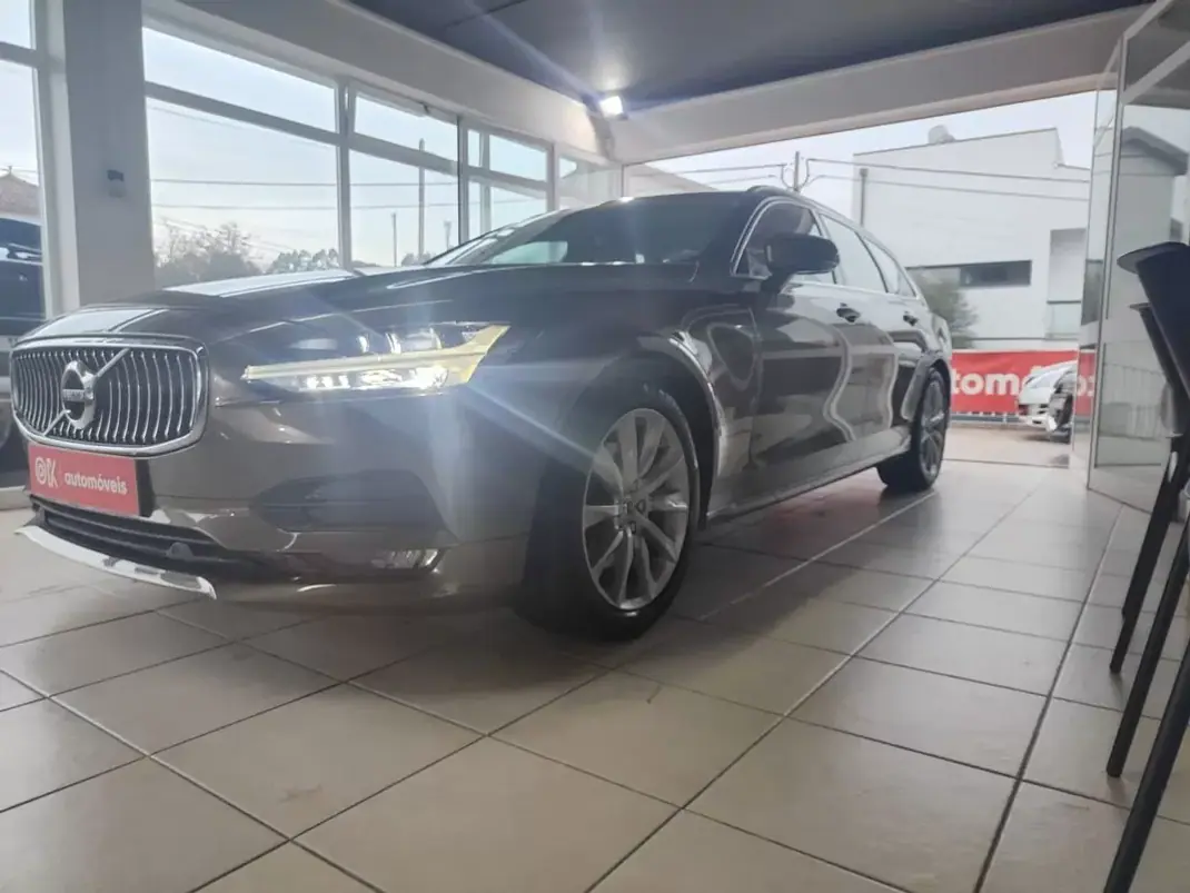 Volvo V90 2017 - 23500 EUR, 131000 km - AUTO.MOTO.pt - 131000km - foto 6 de 39