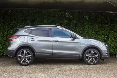 Nissan Qashqai 2017 - 17500 EUR, 127700 km - AUTO.MOTO.pt - 127700km - foto 6 de 20