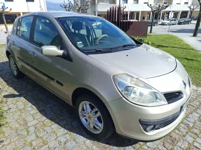 Renault Clio 2006 - 2990 EUR, 246000 km - AUTO.MOTO.pt - 246000km - foto 3 de 7