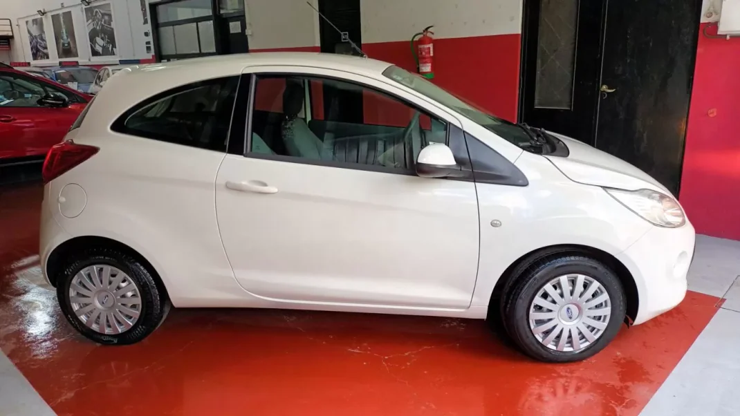 Ford KA 2015 - 7500 EUR, 111953 km - AUTO.MOTO.pt - 111953km - foto 5 de 46