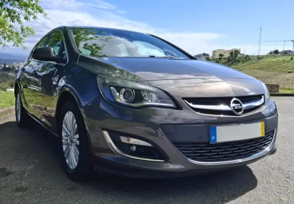 Opel Astra 2015 - 11500 EUR, 115000 km - AUTO.MOTO.pt - 115000km - foto 4 de 12