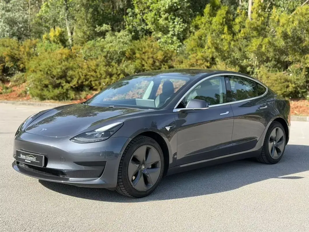 Tesla Model 3 2020 - 21500 EUR, 128300 km - AUTO.MOTO.pt - 128300km - foto 14 de 26