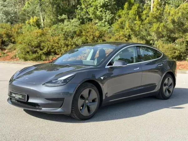 Tesla Model 3 2020 - 21500 EUR, 128300 km - AUTO.MOTO.pt - 128300km - foto 14 de 26