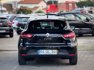 Renault Clio 2015 - 8900 EUR, 139000 km - AUTO.MOTO.pt - 139000km - foto 4 de 12