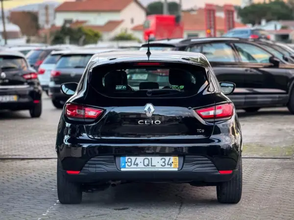 Renault Clio 2015 - 8900 EUR, 139000 km - AUTO.MOTO.pt - 139000km - foto 4 de 12