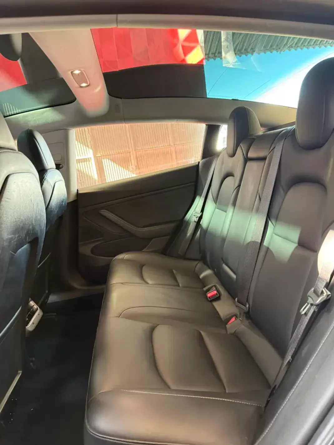 Tesla Model 3 2019 - 20900 EUR, 164000 km - 164000km - foto 11 de 11
