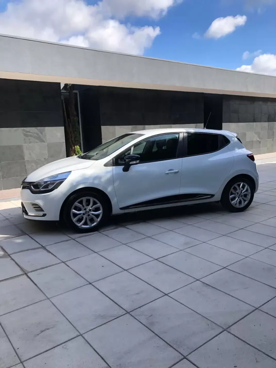 Renault Clio 2017 - 8900 EUR, 137000 km - 137000km - foto 7 de 27