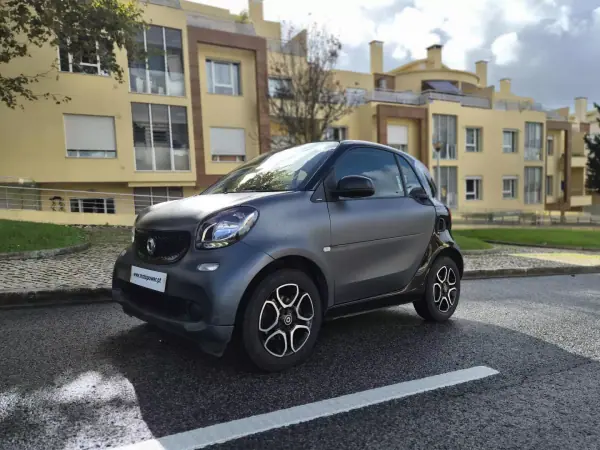 Smart Fortwo Cabrio 2015 - 12480 EUR, 70000 km - AUTO.MOTO.pt - 70000km - foto 4 de 9