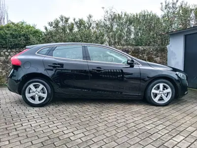 Volvo V40 2017 - 12850 EUR, 130000 km - AUTO.MOTO.pt - 130000km - foto 5 de 14
