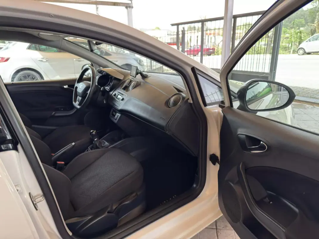 SEAT Ibiza 2013 - 9950 EUR, 120356 km - AUTO.MOTO.pt - 120356km - foto 29 de 29