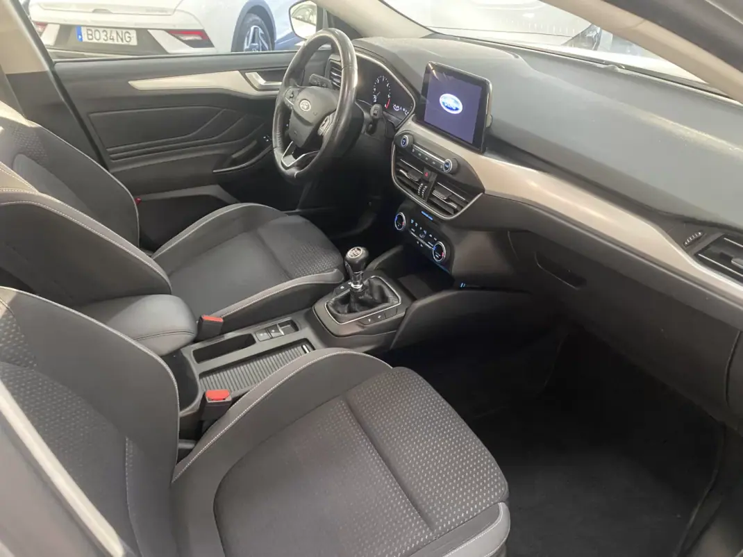 Ford Focus SW 2019 - 12600 EUR, 156868 km - AUTO.MOTO.pt - 156868km - foto 31 de 34