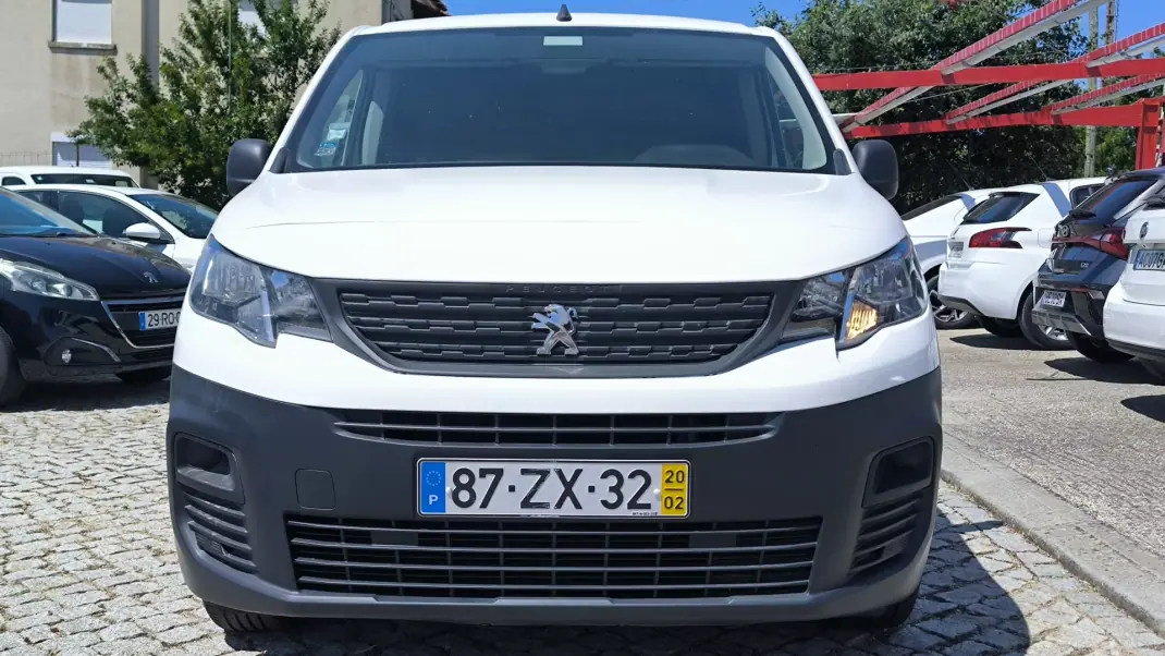 Peugeot Partner L2 1.5 Bluehdi 100CV 2020 - 13950 EUR, 109565 km - AUTO.MOTO.pt - 109565km - foto 2 de 8