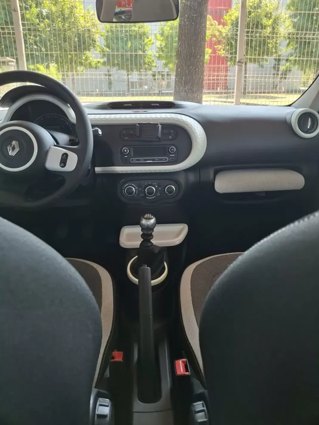 Renault Twingo 2018 - 10950 EUR, 60000 km - AUTO.MOTO.pt - 60000km - foto 11 de 12