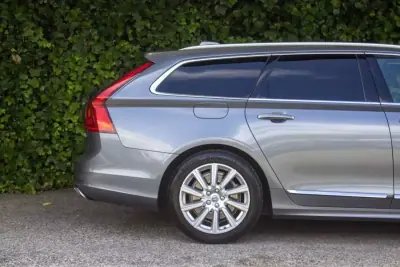 Volvo V90 2019 - 27900 EUR, 134000 km - AUTO.MOTO.pt - 134000km - foto 4 de 18