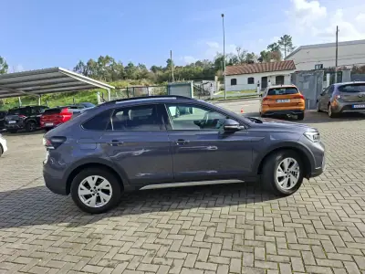 Volkswagen Taigo 2025 - 23500 EUR, 18600 km - AUTO.MOTO.pt - 18600km - foto 5 de 30