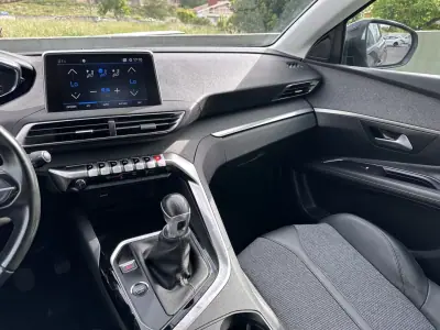 Peugeot 3008 2019 - 17900 EUR, 180000 km - AUTO.MOTO.pt - 180000km - foto 27 de 62