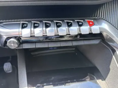 Peugeot 5008 2017 - 13900 EUR, 200000 km - AUTO.MOTO.pt - 200000km - foto 30 de 49