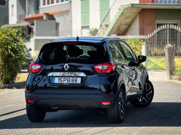Renault Captur 2014 - 10800 EUR, 108000 km - AUTO.MOTO.pt - 108000km - foto 2 de 12