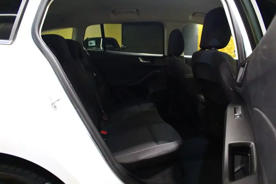 Ford Focus SW 2019 - 13900 EUR, 160000 km - AUTO.MOTO.pt - 160000km - foto 17 de 32