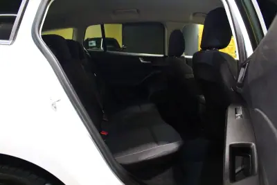 Ford Focus SW 2019 - 13900 EUR, 160000 km - AUTO.MOTO.pt - 160000km - foto 17 de 32