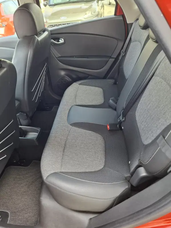 Renault Captur 2019 - 13350 EUR, 79800 km - AUTO.MOTO.pt - 79800km - foto 15 de 27