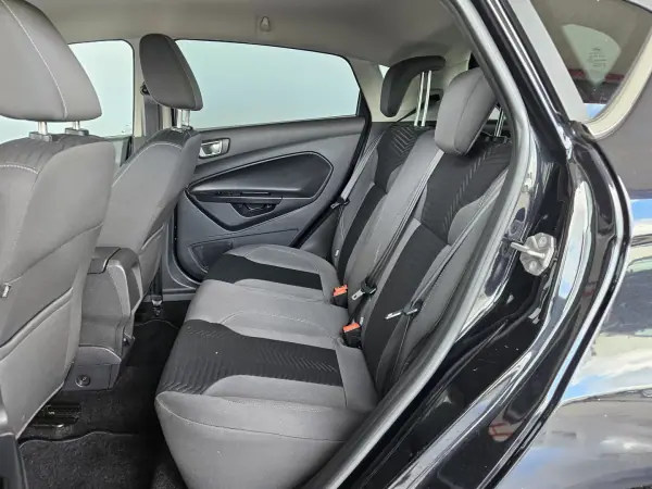 Ford Fiesta 2014 - 8750 EUR, 65000 km - AUTO.MOTO.pt - 65000km - foto 6 de 10