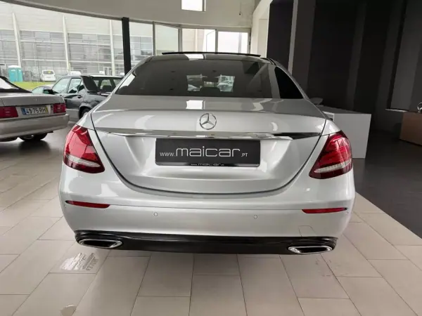 Mercedes-Benz E 220 2020 - 34990 EUR, 84701 km - AUTO.MOTO.pt - 84701km - foto 23 de 29