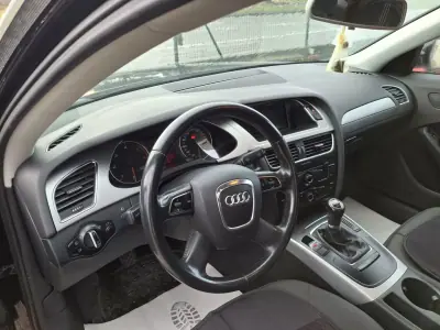 Audi A4 2011 - 11950 EUR, 141223 km - AUTO.MOTO.pt - 141223km - foto 11 de 13