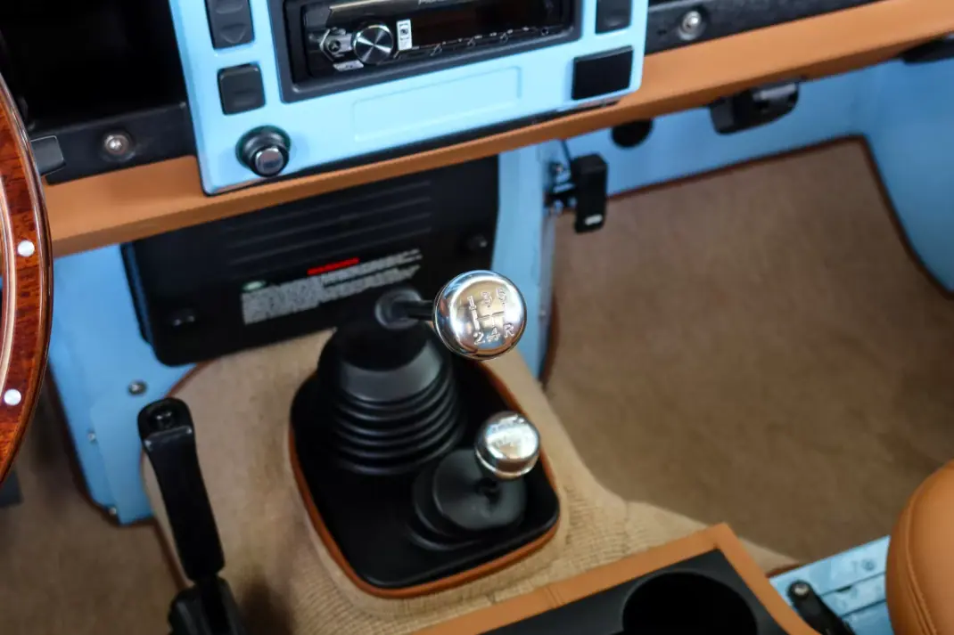 Land Rover Defender 2002 - 75000 EUR, 144875 km - AUTO.MOTO.pt - 144875km - foto 15 de 21