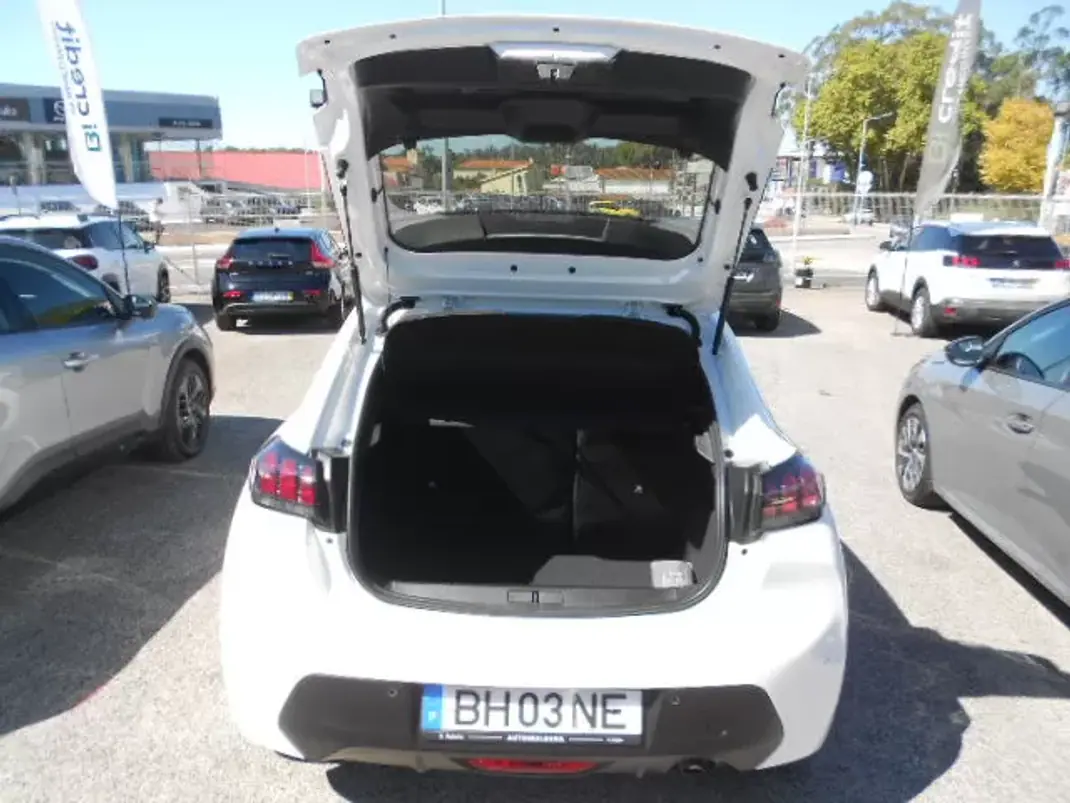 Peugeot 208 2024 - 15900 EUR, 42008 km - 42008km - foto 7 de 12