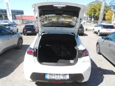 Peugeot 208 2024 - 15900 EUR, 42008 km - 42008km - foto 7 de 12