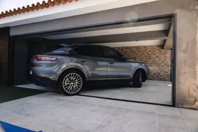 Porsche Cayenne Coupé 2019 - 62900 EUR, 253000 km - AUTO.MOTO.pt - 253000km - foto 3 de 40
