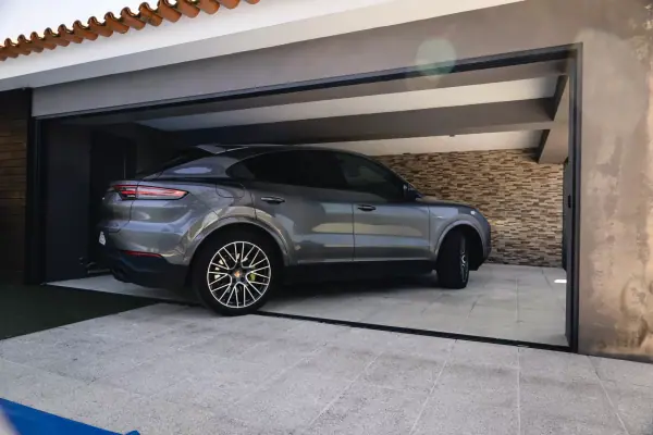 Porsche Cayenne Coupé 2019 - 62900 EUR, 253000 km - AUTO.MOTO.pt - 253000km - foto 3 de 40