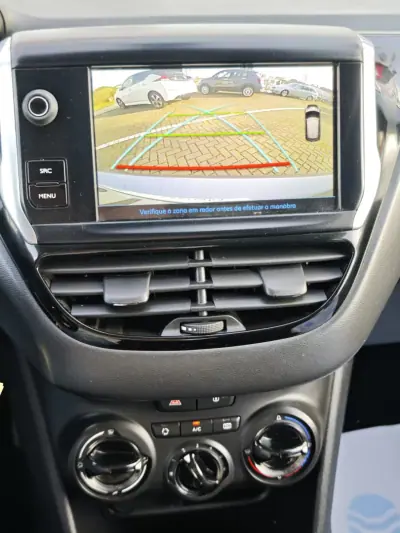 Peugeot 208 2019 - 11600 EUR, 104000 km - AUTO.MOTO.pt - 104000km - foto 4 de 9