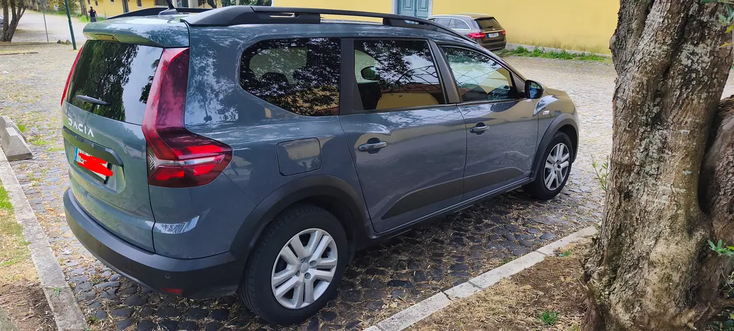 Dacia Jogger 2024 - 16000 EUR, 113000 km - AUTO.MOTO.pt - 113000km - foto 2 de 5