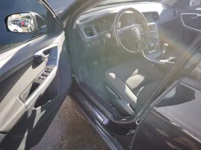 Volvo V60 2014 - 12900 EUR, 172000 km - AUTO.MOTO.pt - 172000km - foto 9 de 24
