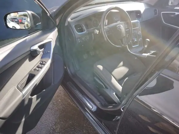 Volvo V60 2014 - 12900 EUR, 172000 km - AUTO.MOTO.pt - 172000km - foto 9 de 24