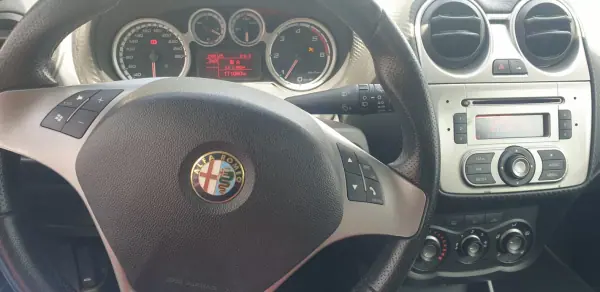 Alfa Romeo MiTo 2012 - 7750 EUR, 171000 km - AUTO.MOTO.pt - 171000km - foto 10 de 14